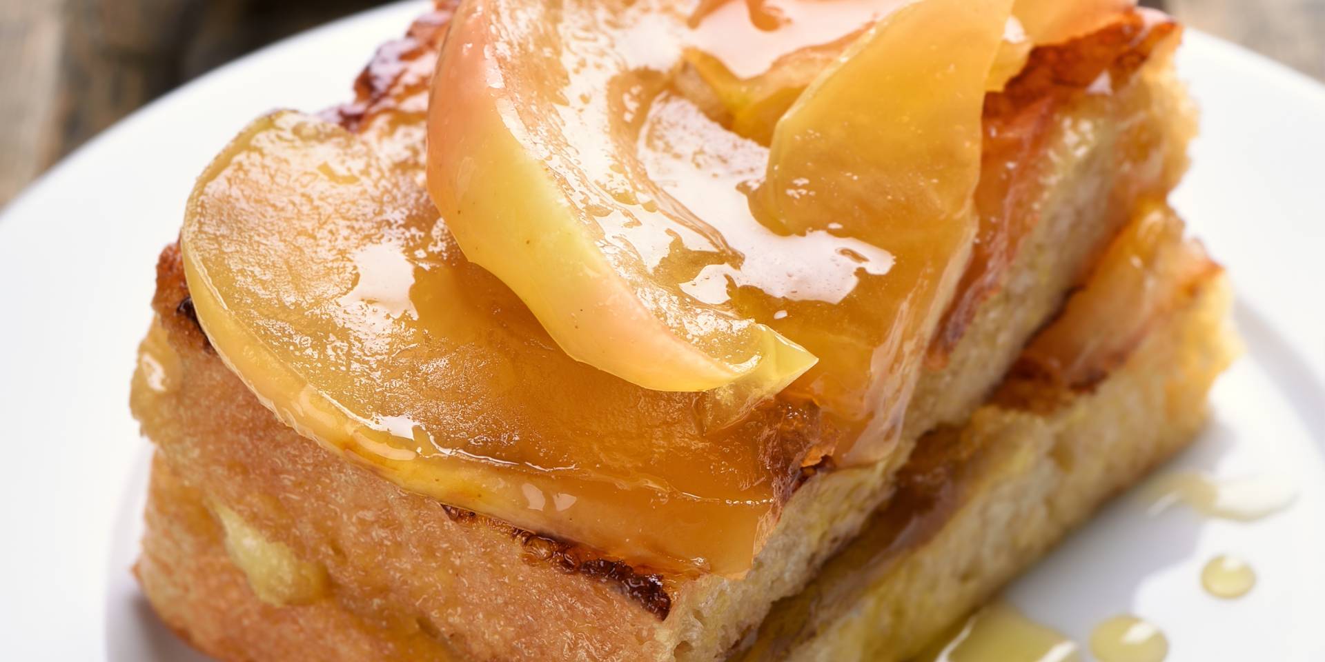French toast stuffed with caramelized apples