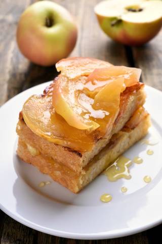 French toast stuffed with caramelized apples